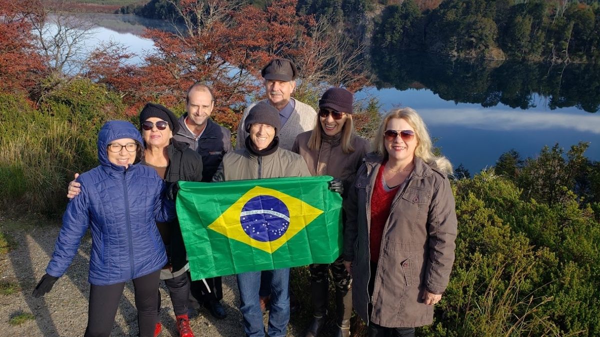 Viajar sozinho ou em grupo: o que vale mais a pena?