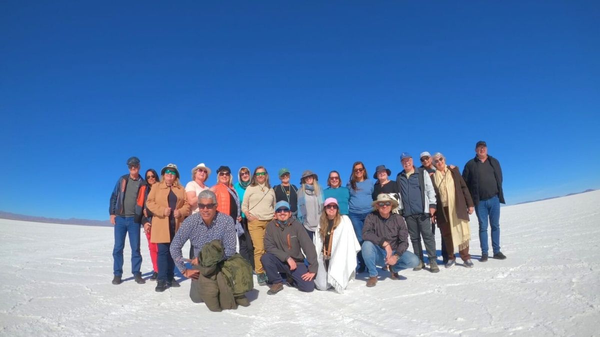 Grupo de viajantes no Salar de Uyuni